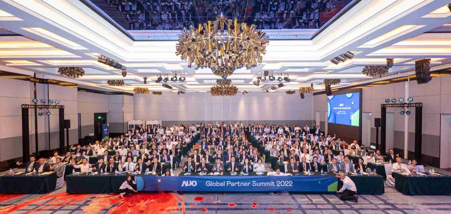 友達推動「安心、、創新、、、用心、、同心、、、、盡心」五星職旅，，，，為菲籍員工打造全方位照護，，首度贏得「人權實踐與發展領袖獎」殊榮